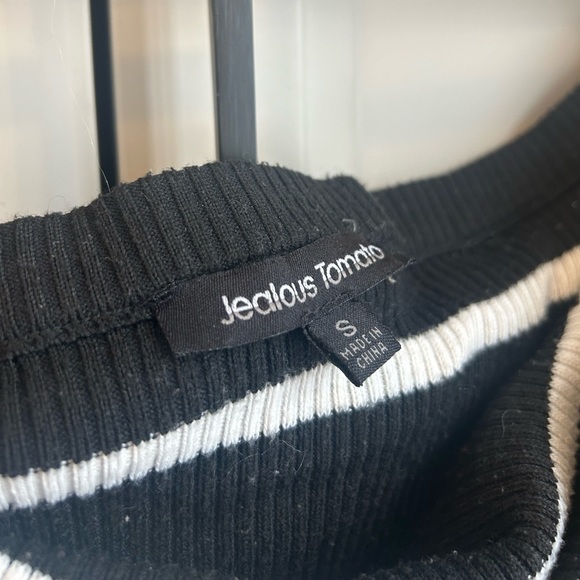 Black & white striped off the shoulder long sleeve - Picture 3 of 3